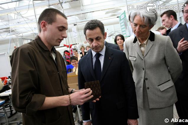 Nicolas Sarkozy et Christine Lagarde visite la manufacture Louis Vuitton 