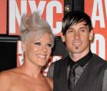Pink et son mari Carey Hart posent aux MTV Music Video Awards en septembre 2009