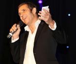 Julien Clerc inaugure sa statue au musée Grévin, le 14 décembre 2009.