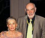 Johnny Depp reçoit un prix d'honneur des mains de Sean Connery lors du Festival International du film des Bahamas le 14 décembre 2009 : ici Sean avec sa femme Micheline 