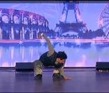Skorpion, le danseur qui visiblement est constitué de caoutchouc, sera en demi-finale !