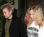 Avril Lavigne et Deryck Whibley sont de parfaits sosies... Malheureusement après 6 ans de mariage, le couple qui s'était connu à l'âge de 17 ans a décidé de mettre fin à leur union.  