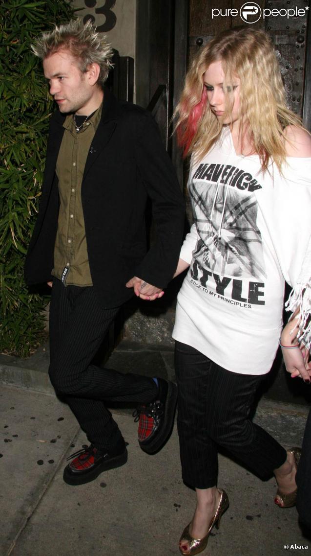 Avril Lavigne et Deryck Whibley sont de parfaits sosies... Malheureusement après 6 ans de mariage, le couple qui s'était connu à l'âge de 17 ans a décidé de mettre fin à leur union.  