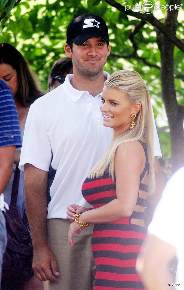 Lâchée comme une vieille chaussette le jour de son anniversaire par son boyfriend, Tony Romo, Jessica Simpson a eu du mal à s'en remettre. On la comprend... 