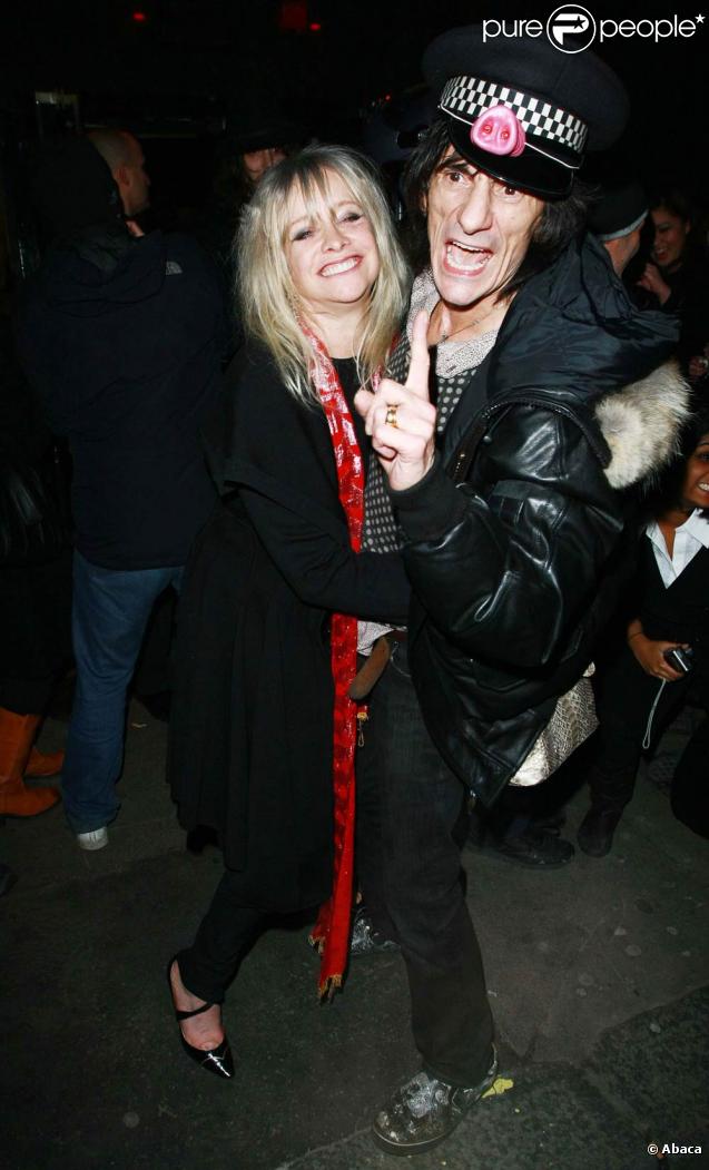 Dans la famille des divorces qui coûtent cher, la rockstar Ronnie Wood, pour qui le divorce aura coûté... 17 millions de dollars arrive bien sûr en tête... des charts !