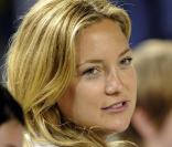 Kate Hudson et Alexander Rodriguez, joueur de baseball, formaient un couple au top. Pourtant les rumeurs vont bon train, ce serait... O-V-E-R ! En effet, le sportif aurait été aperçu à Miami entouré de jolies blondes ! 