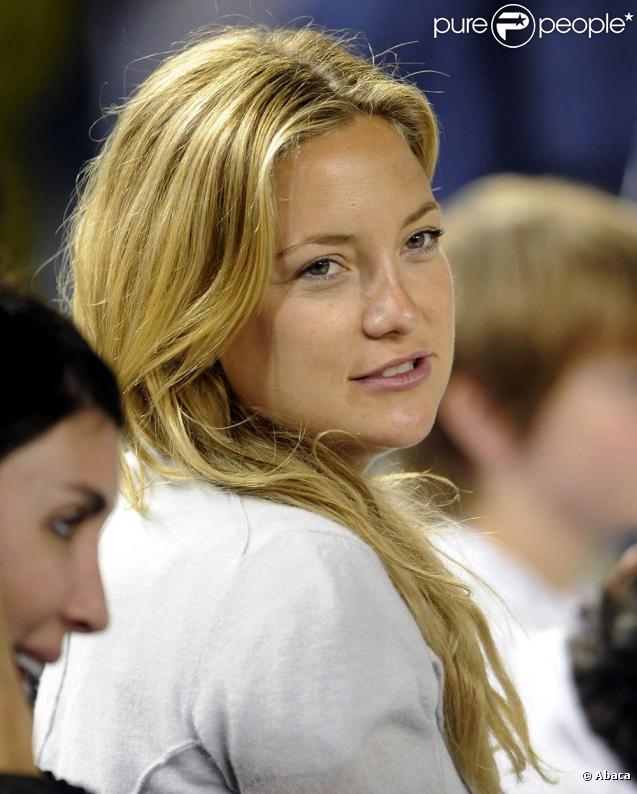 Kate Hudson et Alexander Rodriguez, joueur de baseball, formaient un couple au top. Pourtant les rumeurs vont bon train, ce serait... O-V-E-R ! En effet, le sportif aurait été aperçu à Miami entouré de jolies blondes ! 
