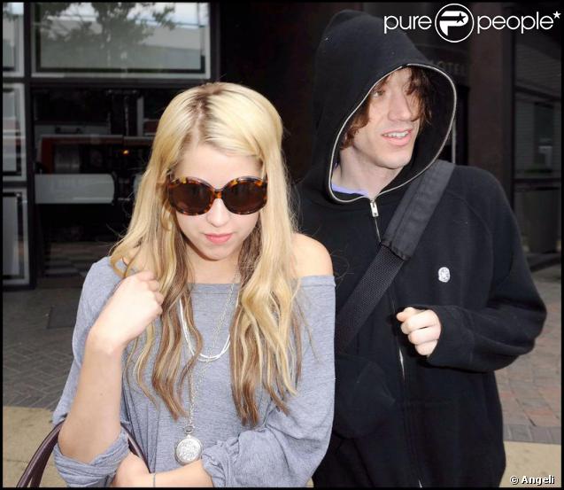  Il y en a qui vont plus vite que... la musique ! A peine 96 jours, après leur union, Peaches Geldof et le musicien Max Drummey ont mis fin à leur union ! Un mariage éclair ! 
 