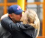 Leonardo DiCaprio était au top avec la belle Bar Refaeli. Mais l'été dernier, les deux tourtereaux ont décidé d'en finir. Si Leonardo pleurait seul, Bar, elle s'éclatait au Vip Room de St Trop'... Chacun sa façon de vivre une rupture ! 