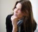 Carla Bruni, dame au grand coeur : elle aide son SDF en lui offrant... un chaud duvet et des grosses coupures !