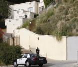 L\'arrivée de la police au domicile de Brittany Murphy après la découverte de son corps...<br />