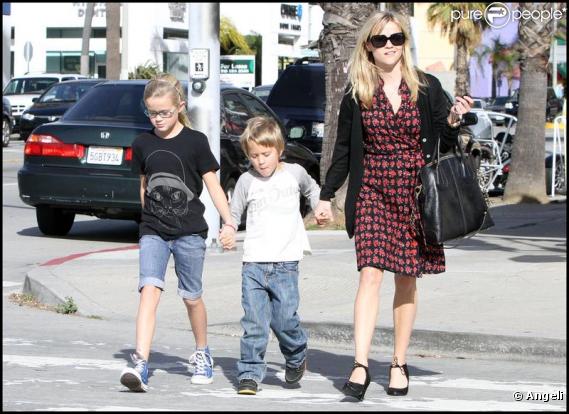 Reese Witherspoon et ses enfants (19 décembre 2009)