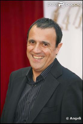 Thierry Beccaro jouera sur scène la pièce  Coach  avec Pierre-Olivier Scotto, à partir de 2010.