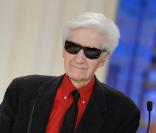 Alain Resnais, qui présentait Les Herbes Folles, a reçu le prix exceptionnel du jury de Cannes 2009 
