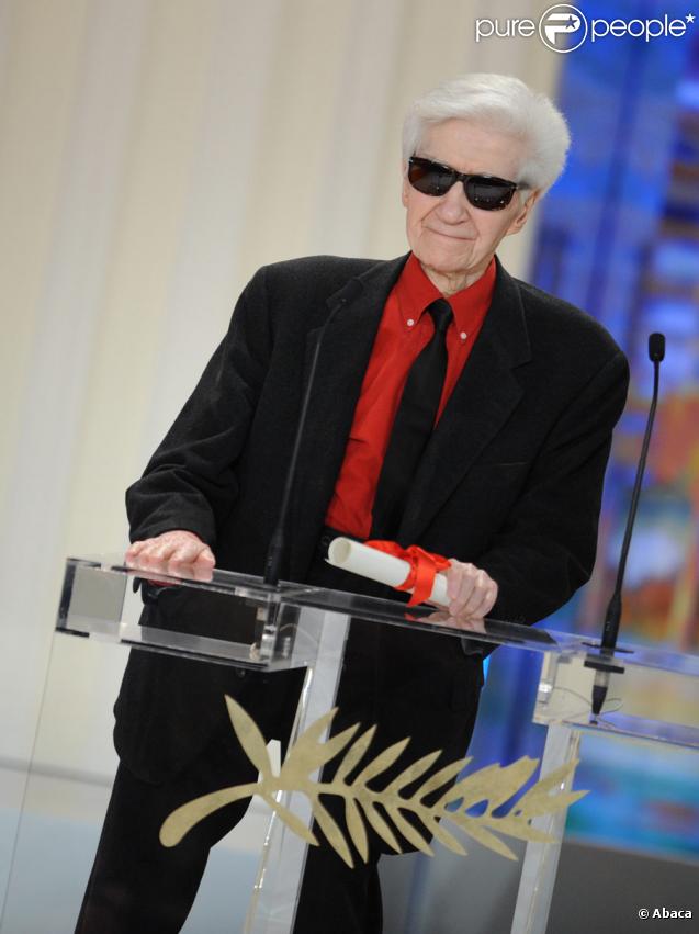 Alain Resnais, qui présentait Les Herbes Folles, a reçu le prix exceptionnel du jury de Cannes 2009 