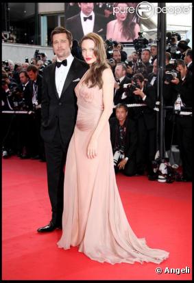 Angelina Jolie en Versace. Parfaite en Nude lors du festival de Cannes 2009