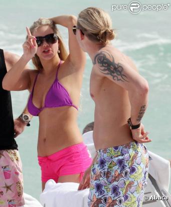 Le footballeur Andreï Voronin avec sa femme Yulia, en vacances à Miami Beach, le 30 décembre 2009