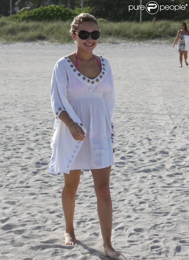 Hayden Panettiere sur une plage de Miami le 31 décembre 2009