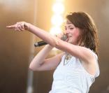 La chanteuse Uffie maman d'une petite Henrietta, sort son premier album le 14 février 2010.