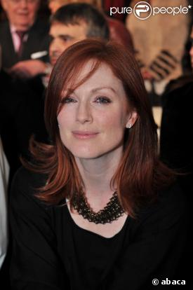 Julianne Moore au défilé Yves Saint Laurent