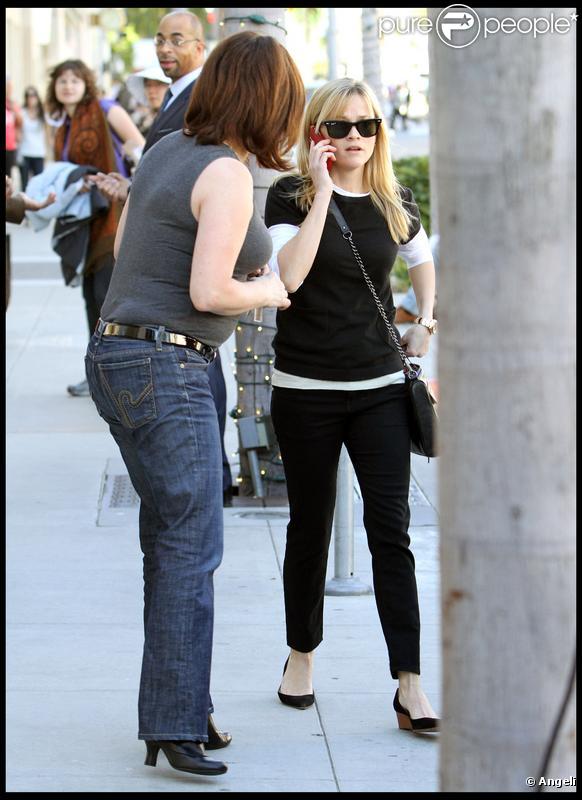 Reese Witherspoon faisant du shopping à Beverly Hills, le 5 janvier 2010