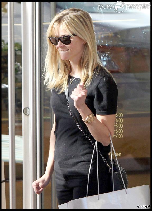 Reese Witherspoon faisant du shopping à Beverly Hills, le 5 janvier 2010