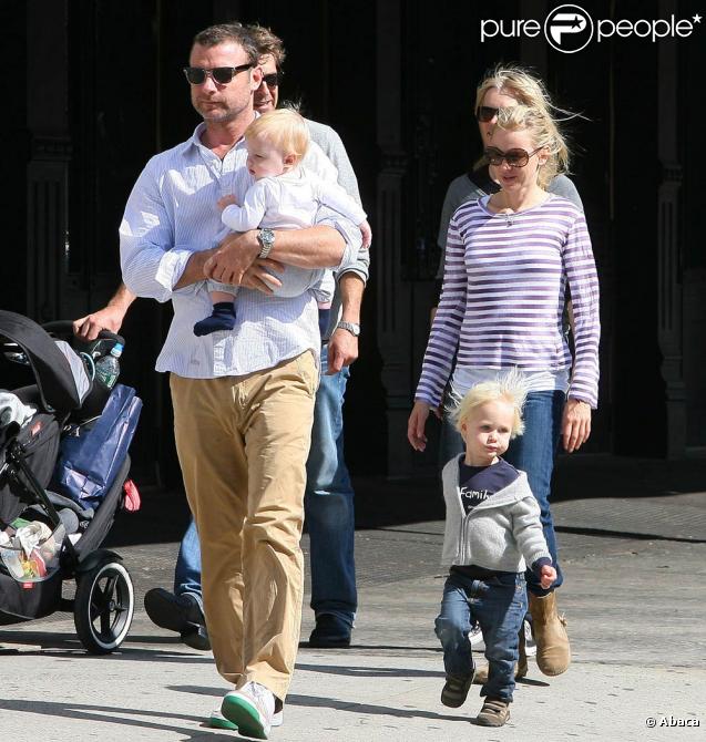  Naomi Watts, Liev Schreiber et leur deux bouts d'chou Alexander et Samuel 