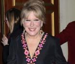 Bette Midler signe son livre,  The Saga of Baby Divine , à Las Vegas, le 6 janvier 2010.