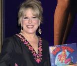 Bette Midler signe son livre,  The Saga of Baby Divine , à Las Vegas, le 6 janvier 2010.