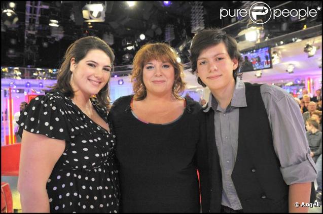 Michèle Bernier avec ses enfants à l'enregistrement de 
