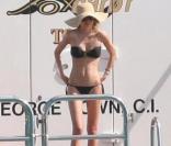Miranda Kerr sur un superbe yacht, à Saint-Barthelemy, le 2 janvier 2010.