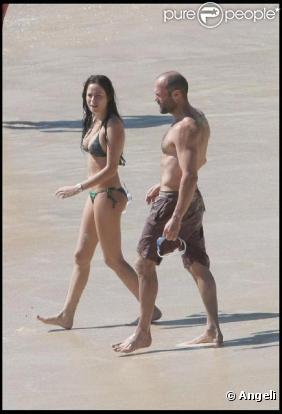 Jason Statham et sa girlfriend Alex Zosman s'offrent une séance de plongée improvisée sur la plage du Gouverneur à St-Barthélemy.