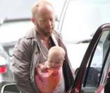 Rachel Griffiths, en famille, à son arrivée à l'aéroport de Sydney le 1 er janvier 2010.