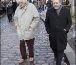 Obsèques de Mano Solo, au Père-Lachaise, le 14 janvier 2010 : une émotion et un recueillement partagés par la famille, les proches et quelques dizaines d'anonymes endeuillés, ainsi que François Cavanna et Jackie Berroyer...