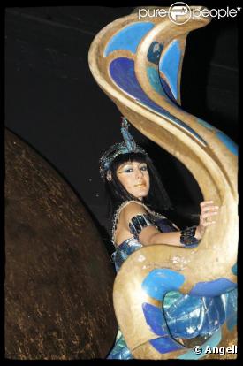  Cléopâtre, la dernière reine d'Egypte , se joue au Palais des Sports de Paris jusqu'au 30 janvier 2010. Sofia Essaïdi y tient le rôle principal.