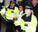 Amy Winehouse, accusée d'agression, arrive à la cour de Milton Keynes en Angleterre le 20 janvier 2010