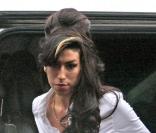 Amy Winehouse, accusée d'agression, arrive à la cour de Milton Keynes en Angleterre le 20 janvier 2010
