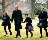 Barack et Michelle Obama avec leurs enfants Sasha et Malia<br />