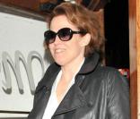 Sigourney Weaver à la sortie du restaurant Madeo de West Hollywood, à Los Angeles, le 19 janvier 2010.