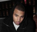 Chris Brown prend la pose, pendant que Bob Sinclar met le feu au VIP Room Theater à Paris, le 23 janvier 2010 !
