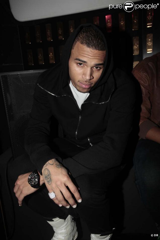 Chris Brown prend la pose, pendant que Bob Sinclar met le feu au VIP Room Theater à Paris, le 23 janvier 2010 !