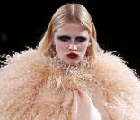 Lara Stone au défilé Givenchy à Paris le 26 janvier