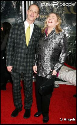 John waters et Kathleen Turner à la première de From Paris With Love, à New York, le 28 janvier 2010.