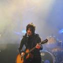 Indochine : Regardez le clip de "Un Ange à ma table", avec Suzanne Combo !