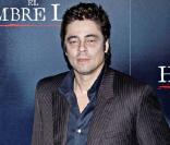 Le grand Benicio Del Toro, à l\'occasion de l\'avant-première de <i>Wolfman</i>, à Madrid, en Espagne, le 4 février 2010.