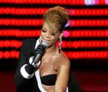 Rihanna chante un medley de ses plus grands tubes à l'occasion du concert Superbowl Pepsi Fan on Jam le 4 février 2010 à Miami Beach