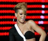 Rihanna chante Rude Boy, Russian Roulette et Hard le 4 février 2010 à l'occasion du concert Superbowl Pepsi Fan on Jam à Miami Beach