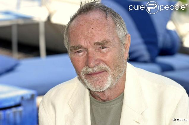 Les obsèques de Pierre Vaneck ont eu lieu en l'église Saint-Roch, à Paris, le 6 février 2010.