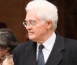 Lionel Jospin et Thibaud Vaneck (à gauche) lors des obsèques de Pierre Vaneck, qui se sont tenues en l'église Saint-Roch, à Paris, le 6 février 2010.