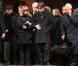 Jean Becker, Lionel Jospin et le clan Vaneck lors des obsèques de Pierre Vaneck, qui se sont tenues en l'église Saint-Roch, à Paris, le 6 février 2010.